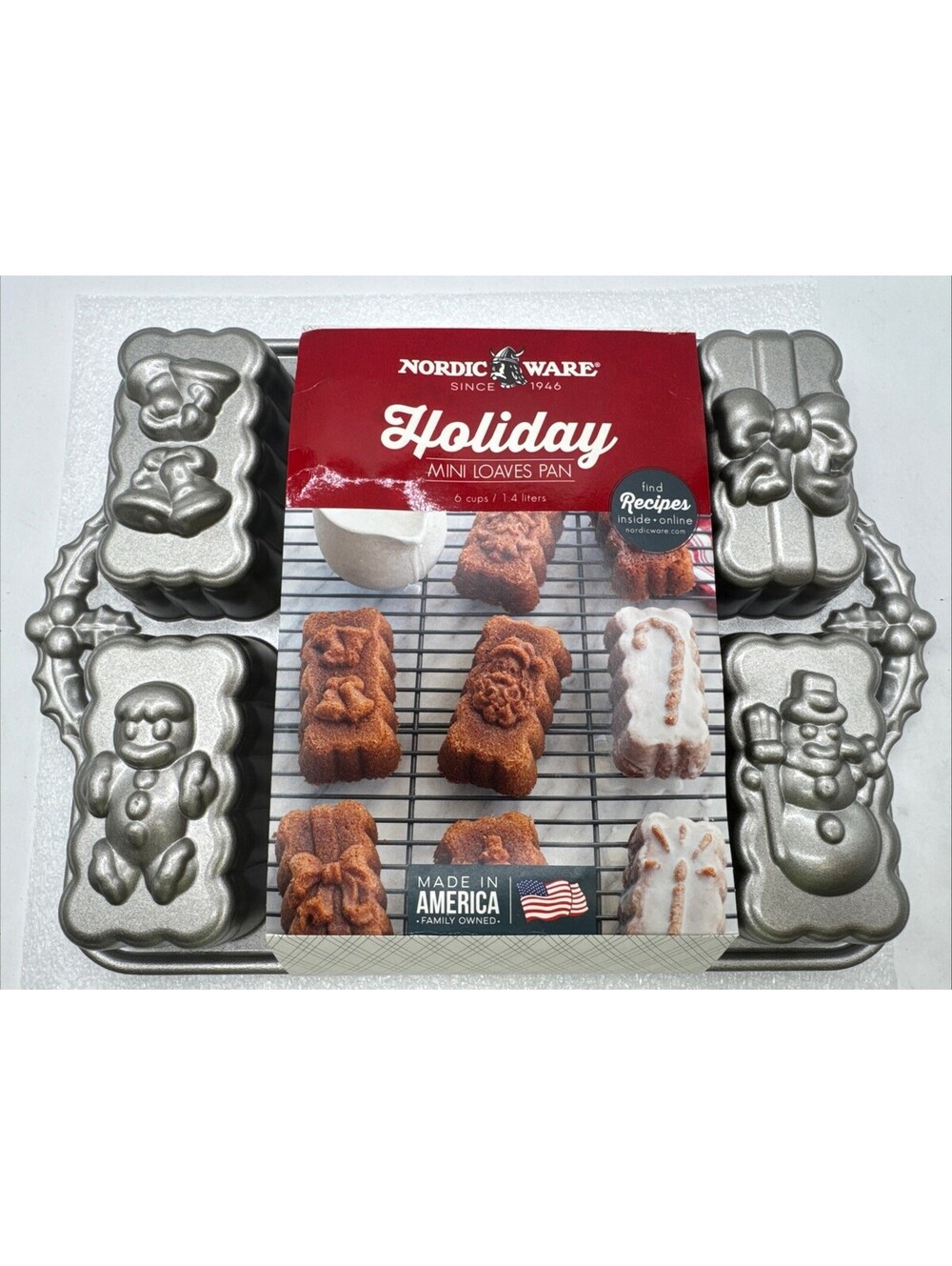 Nordic Ware Holiday Mini Loaf Pan Non-stick Cast Aluminum Christmas 8 Loaves NEW